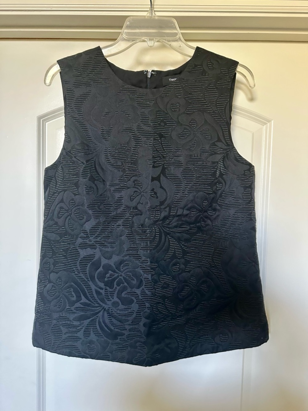 Theory - Sleeveless Scoop Neck Lined Textured Top - NWOT - Picture 2 of 4